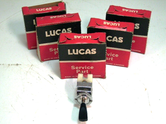 スイッチ　Lucas　純正　(1個）　Lucas　未使用 箱入り 英国車・MINIのレアパーツ 電装関係（ランプ類を除く）