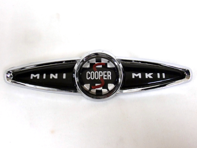 バッジ＆ベゼル(リア)ミニクーパーS MK2 純正 新品 英国車・MINIのレアパーツ エンブレム類（Emblem)