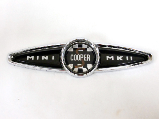 バッジ＆ベゼル(リア)ミニクーパーS　MK2　純正　中古 英国車・MINIのレアパーツ エンブレム類（Emblem)