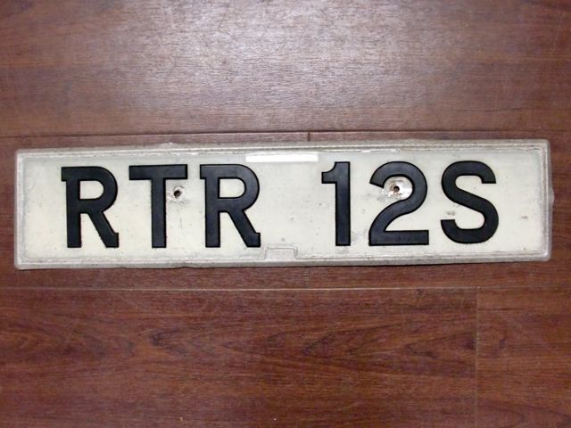 英国　ナンバープレート  RTR12S オートモビリア　その他 カー・バッジ／プレート