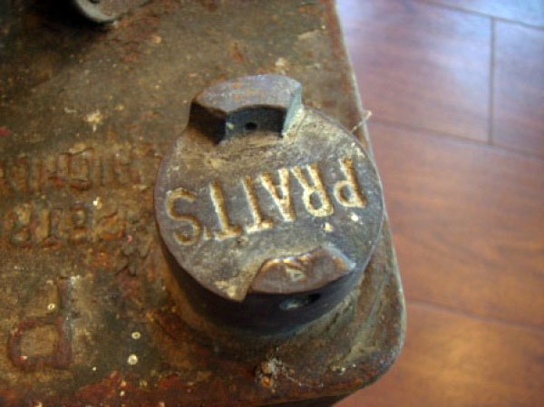 画像2: オイル缶　Pratts (2)