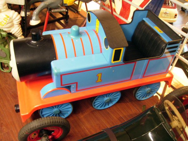 画像3: 英国製　ペダル・カー「機関車トーマス　(Thmas the Tank Engine）」　（シリアルナンバー入り） (3)