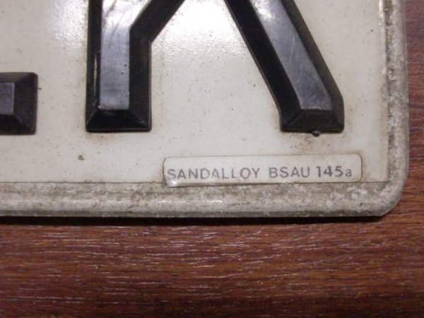 画像2: 英国　ナンバープレート  AOW982K (2)